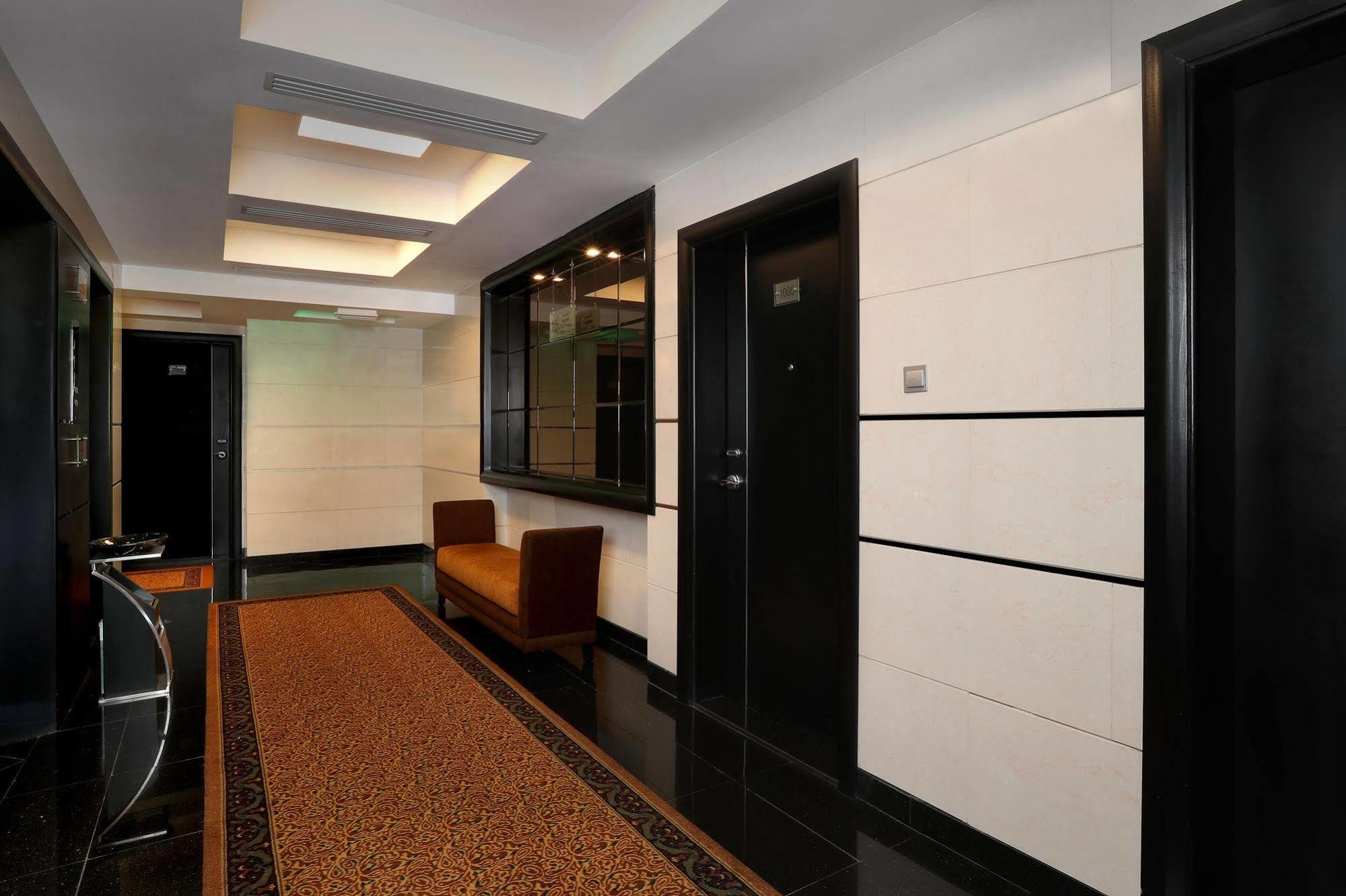 Royal Grand Aparthotel 4*